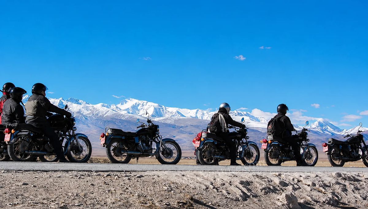Pikey Peak Motorbike Tour: Explore the Himalayas with Views of 7 Eight-Thousanders