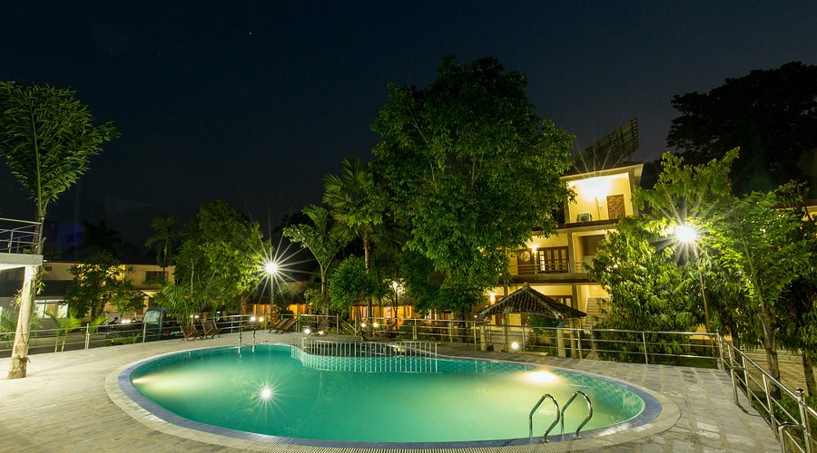 https://dynamic-media-cdn.tripadvisor.com/media/photo-o/17/a2/1c/91/jungle-resort-sauraha.jpg?h=500&s=1&w=900